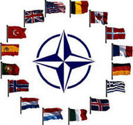 Nicolas Sarkozy le regala Francia a la OTAN