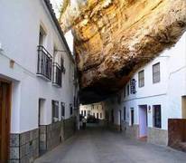 Setenil: un pueblo andaluz entre rocas