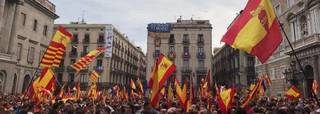 100.000 catalanes se lanzan a la calle por España y Cataluña