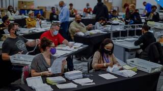 Parlamentarios de Pensilvania descubren 202.377 votos más que votantes